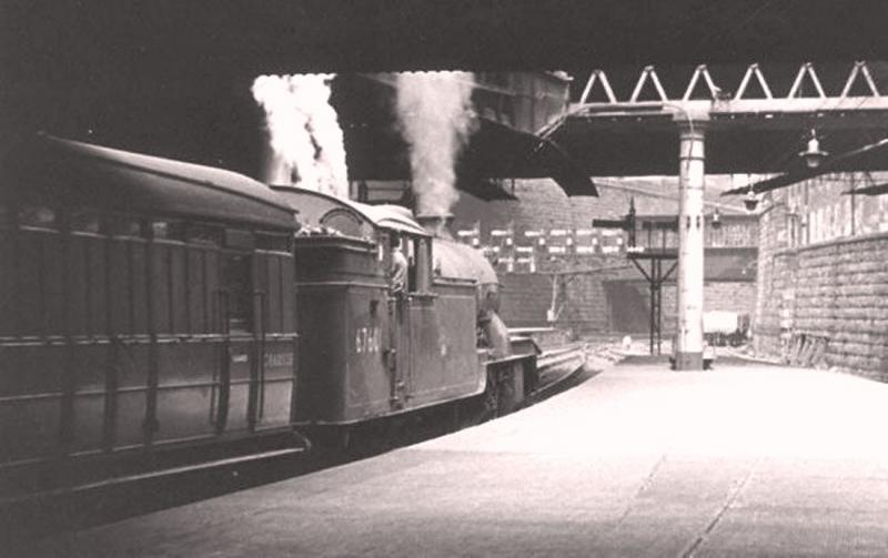 67601 at Queen Street.: An old cutting of happier days at Queen Street. Also shows the bunker which might be of help to Gazhamilton. Photo of 67601 at Queen Street.