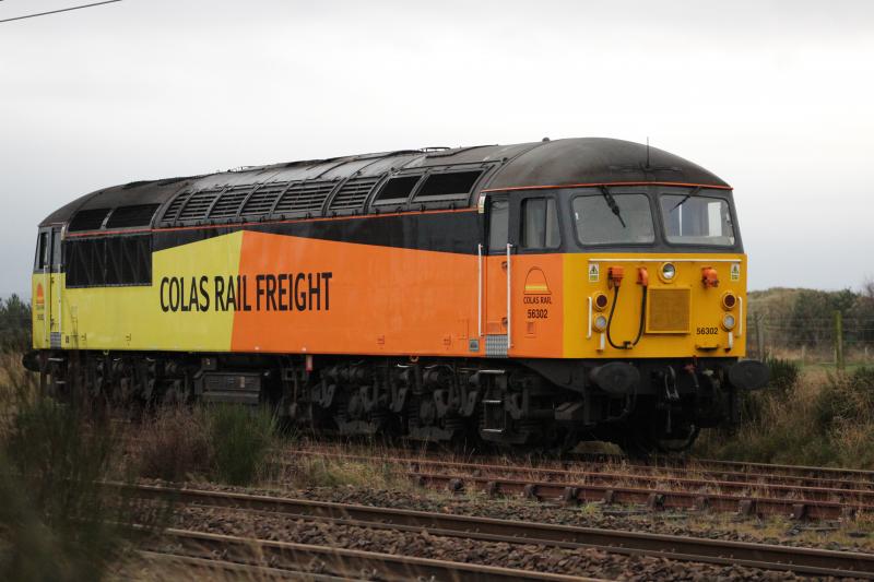 56302 at Prestwick: 56302 waiting at prestwick prior to returning to grangemouth on the 26/11/13 Photo of 56302 at Prestwick