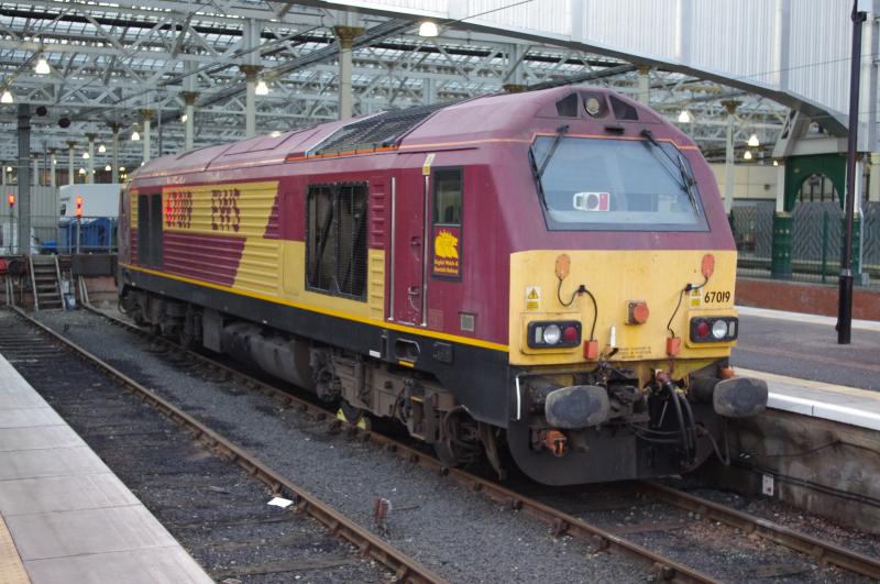 67019: 67019 at Edinburgh. 11Dec13 Photo of 67019