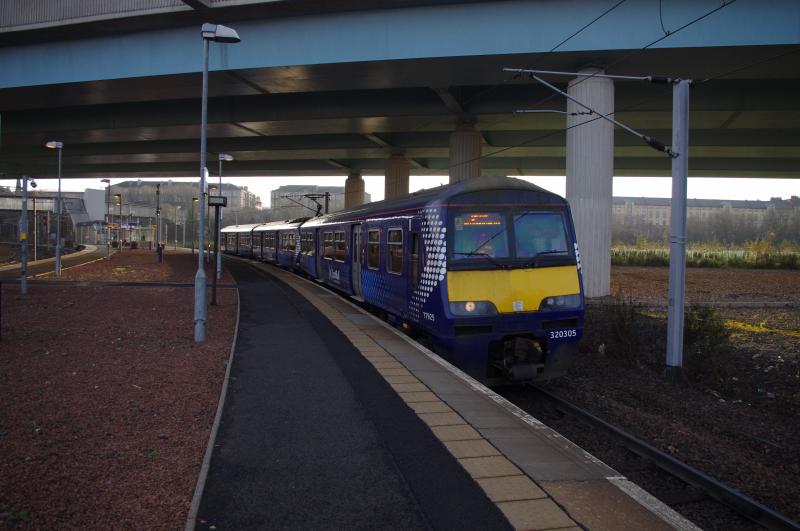 320305: 320305 Rutherglen 11DEC13 Photo of 320305