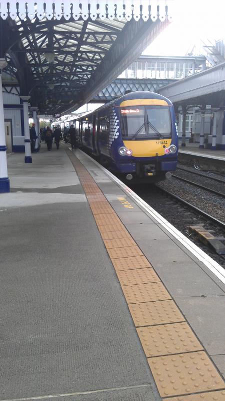 170432: 170432 at Stirling with a service for Glasgow Queen Street. Photo of 170432