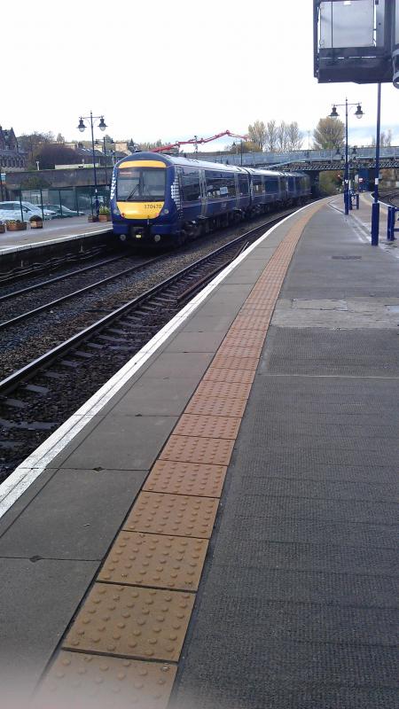 170470: 170470 leaving Stirling for Dunblane. Photo of 170470