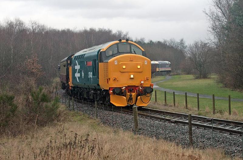 37401 : 37401 'Mary Queen of Scots' pulling away from Kinneil Halt with the 1330 Bo'ness to Manuel on 28th December 2013 Photo of 37401