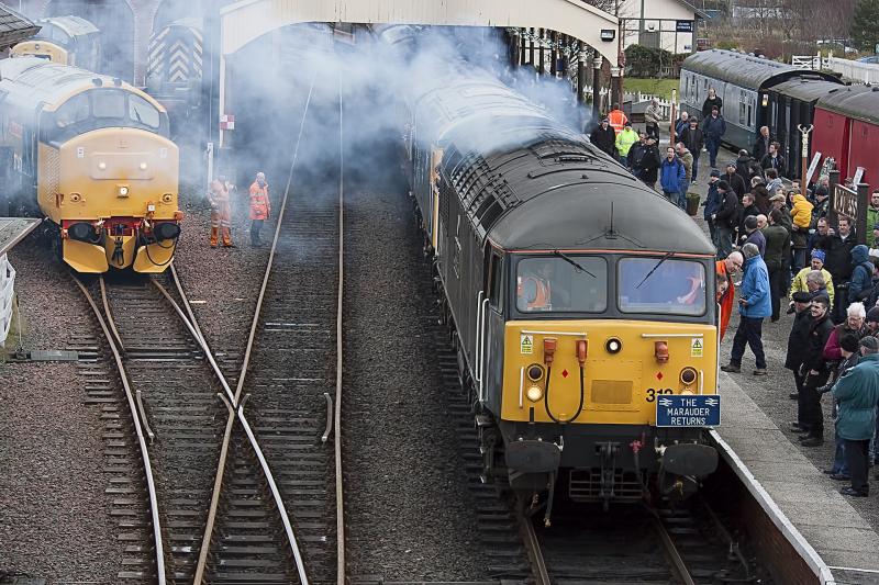 Smoking Grid: 56312 with a smokey departure from Bo'ness making way for The Queen Photo of Smoking Grid