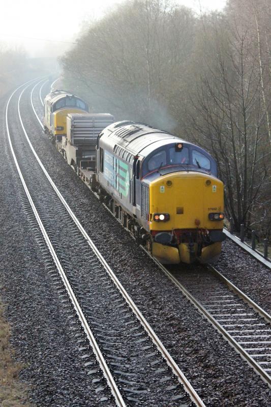 6S99 - Kingmoor - Georgemas Jn: 37602 & 611 approaching Luncarty Photo of 6S99 - Kingmoor - Georgemas Jn