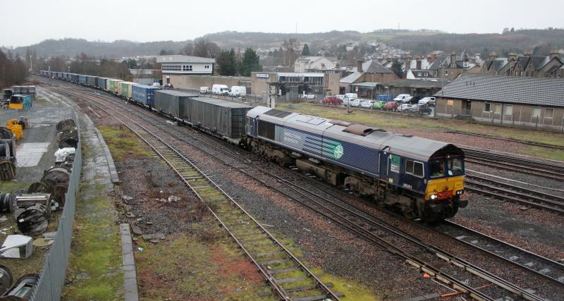 Photo of 66301 through Perth with 4A13 for Aberdeen - 31/01