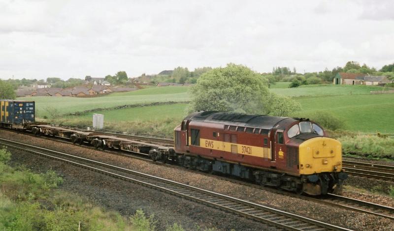 Soon to be shedded: 6D52 Aberdeen to Mossend at Greenhill Lower JCt in its last week of Class 37 haulage. 13th May 2003. Photo of Soon to be shedded
