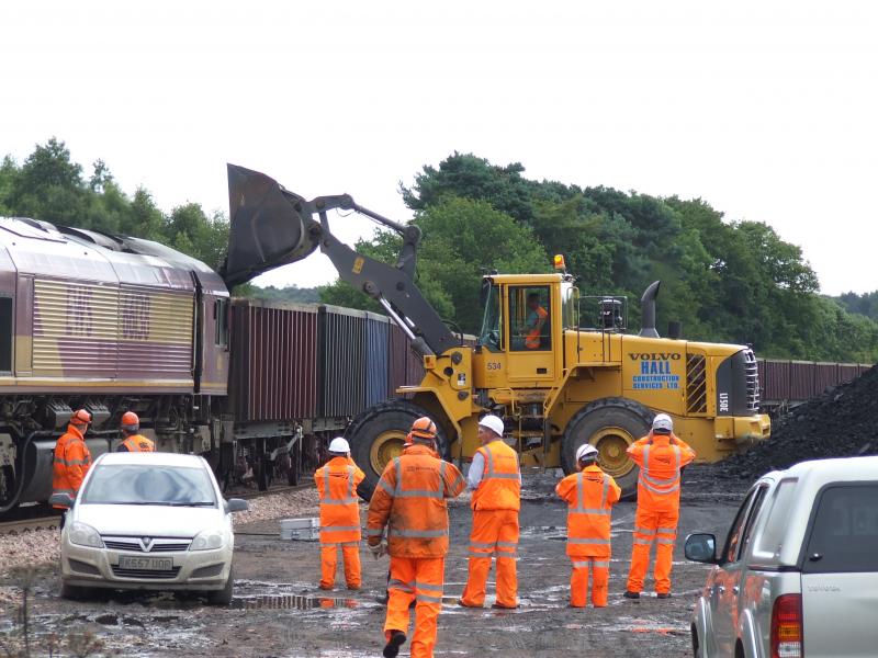 Coal Loading at Earlseat: 66138 waits for the first train of coal to be loaded at Earlseat, Fife, 22 Aug 2012 Photo of Coal Loading at Earlseat