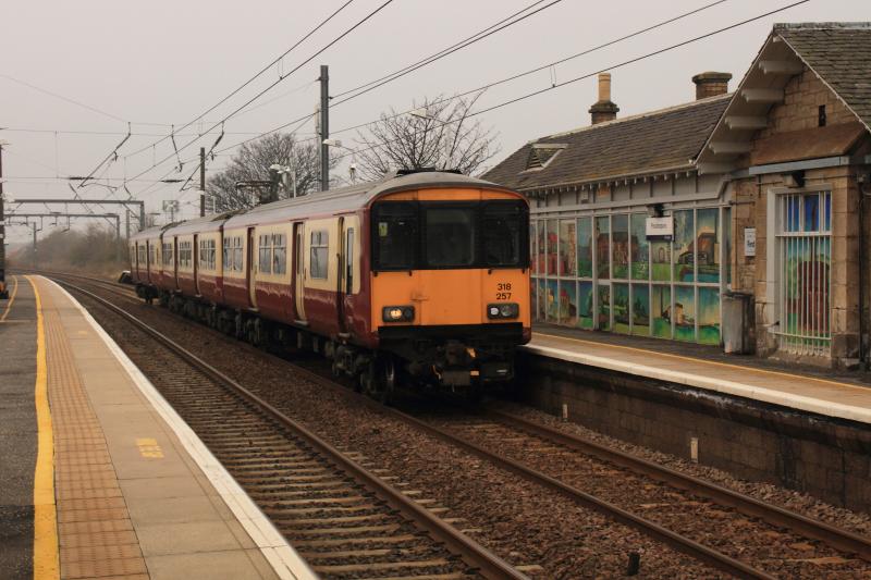 318257 on 5Z20: 318257 passing through Prestonpans on 5Z20 09.34 Shields T.M.D. (E) to Doncaster West Yard on 30/03/2014. Photo of 318257 on 5Z20