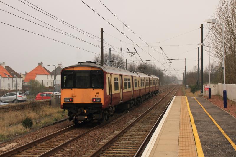 318257 on 5Z20: 318257 passing through Prestonpans on 5Z20 09.34 Shields T.M.D. (E) to Doncaster West Yard on 30/03/2014 Photo of 318257 on 5Z20