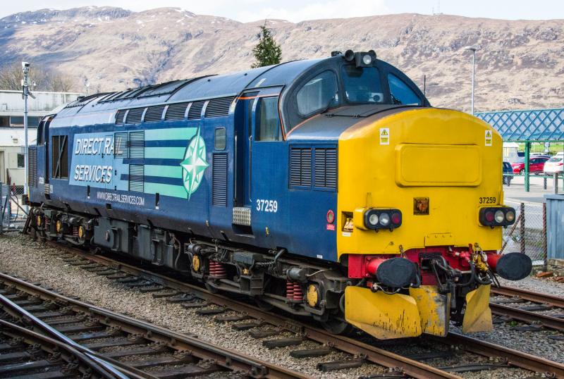 37259: 37259 sits at Fort William 26/03/14 Photo of 37259