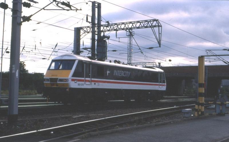 90011 at Polmadie: 90011 at Polmadie Photo of 90011 at Polmadie