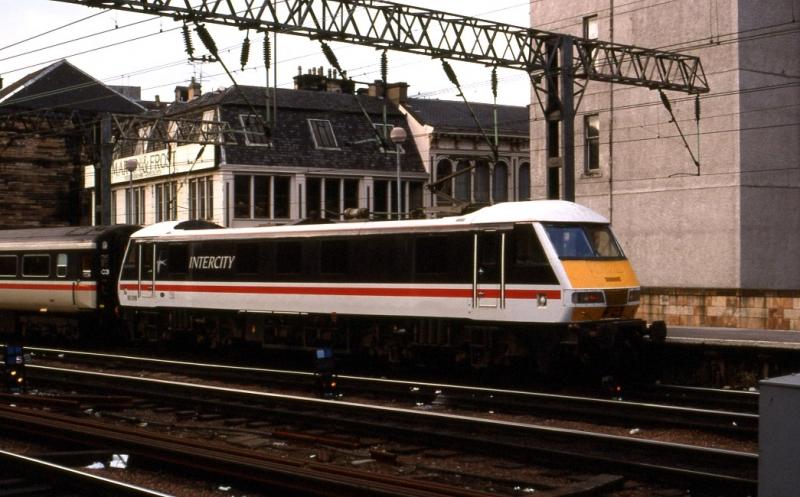 Photo of 90016 at Glasgow Central