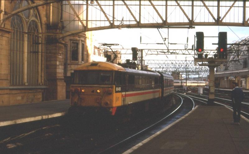 Photo of 86435 at Glasgow Central