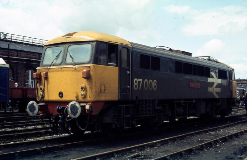 87006 City of Glasgow : 87006 City of Glasgow on display at Crewe works open day. Photo of 87006 City of Glasgow