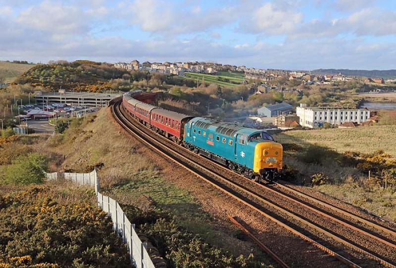 KOYLI at Inverkeithing: 55002 crosses Jamestown Viaduct on the evening of 12th April 2014 at the head of the 1Z60 Aberdeen to York 'Deltic Aberdonian'. Photo of KOYLI at Inverkeithing