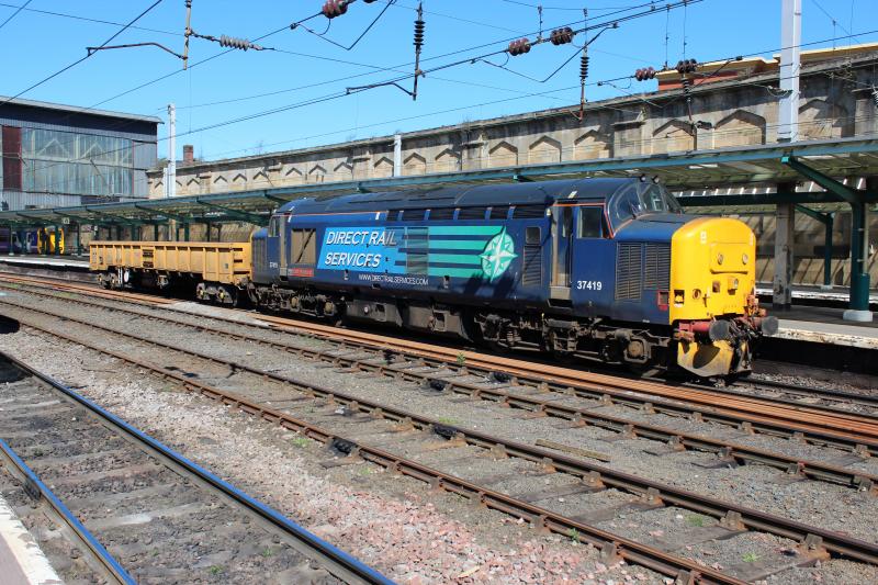 37/4 at carlisle: 37419 eastbound at carlisle with an empty ballast wagon. Photo of 37/4 at carlisle