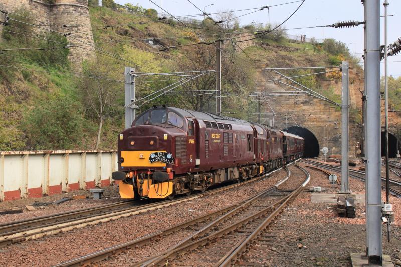 5H79: 37685 + 37516 on 5H79 Craigentinny to Edinburgh Waverley Plat 19 leaving Calton Tunnel North on 21/04/2014 Photo of 5H79