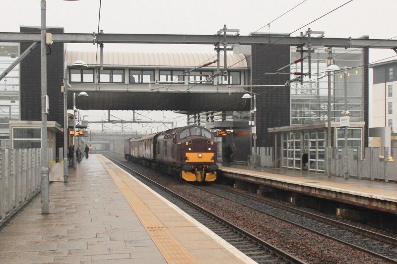 5Z94: 37706 leading 47804 on 5Z94 15.13 Boness to Carnforth at Edinburgh Park in grotty weather on 22/04/2014 Photo of 5Z94