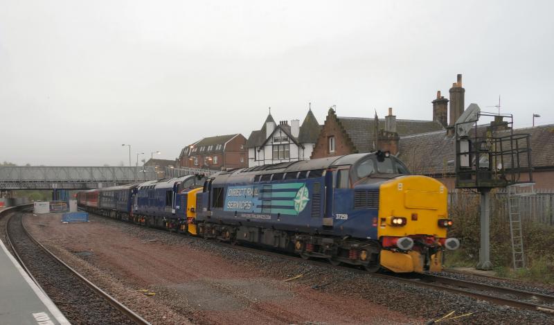 37259 and 423 with 1Z50 at Larbert : 37259 and 423 arrive at Larbert with 1Z50 Crewe - Kyle of Lochalsh. Photo of 37259 and 423 with 1Z50 at Larbert