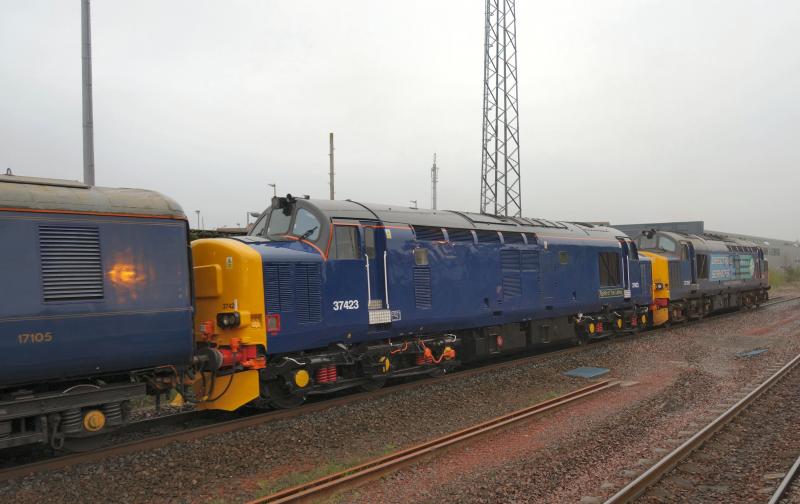 37259 and 423 at Larbert with 1Z50: 37259 and 423 depart Larbert with 1Z50 for Kyle of Lochalsh. Photo of 37259 and 423 at Larbert with 1Z50