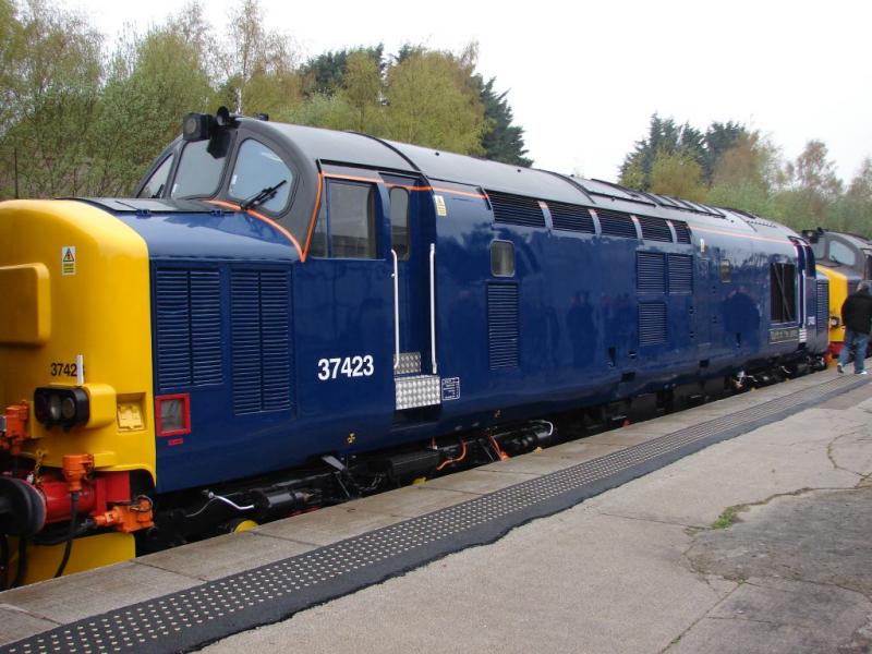 The Lochalsh Highlander at Perth: The Lochalsh Highlander railtour before leaving Perth for Inverness on 25th April 2014 headed by 37423 and 37259. Photo of The Lochalsh Highlander at Perth