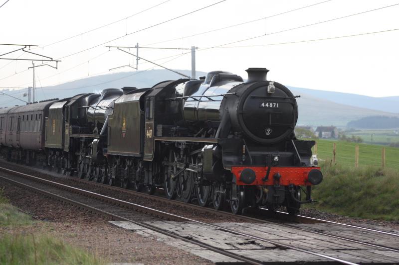 Double 5 .: 44871 and 45407 arriving north from Grosmont c/w support coaches. Photo of Double 5 .