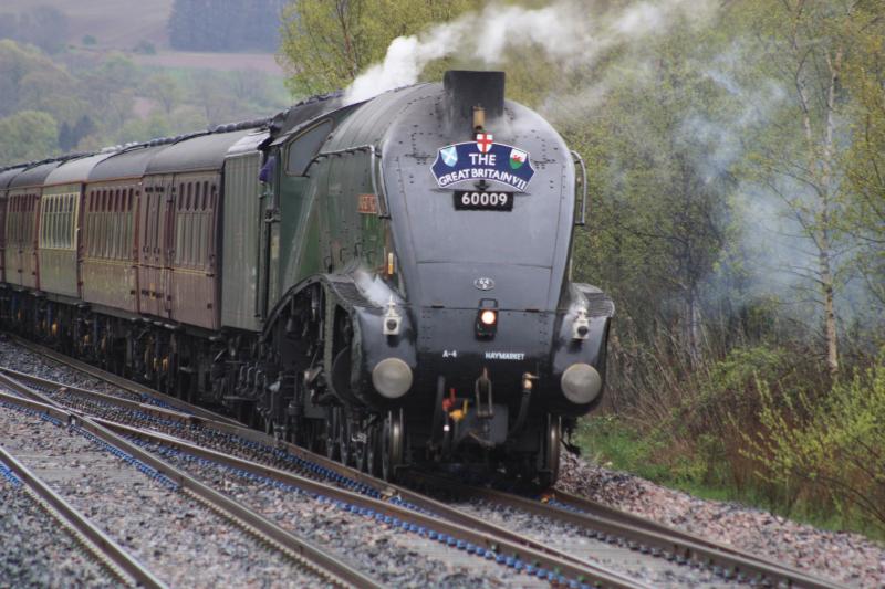 9 SLOWS FOR SIGNAL CHECK : No 9 a masterpiece of living breathing engineering , not pointy nose kettle ! slows for a signal check at Ladybank . Photo of 9 SLOWS FOR SIGNAL CHECK