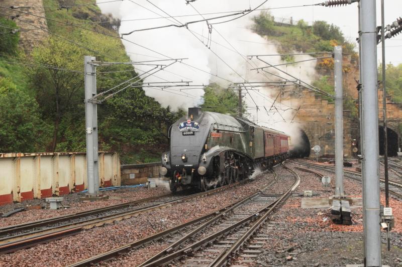 60009 on 5Z60: 60009 on 5Z60 09.21 Craigentinny to Edinburgh approaching platform 1 leaving Calton Tunnel full of steam on 01/05/2014 Photo of 60009 on 5Z60