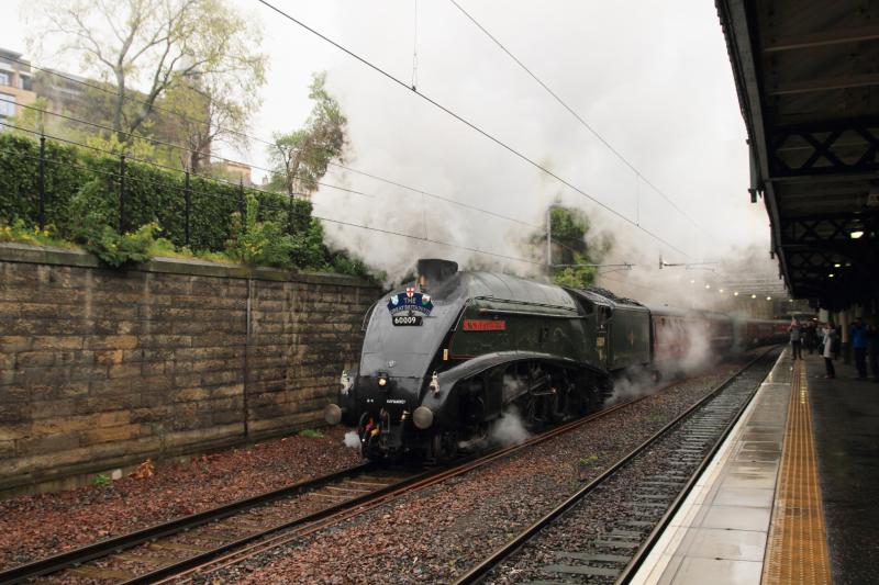 60009 on 1Z60: 60009 on 1Z60 09.38 Edinburgh to Inverness leaving Platform 20 on 01/05/2014 Photo of 60009 on 1Z60