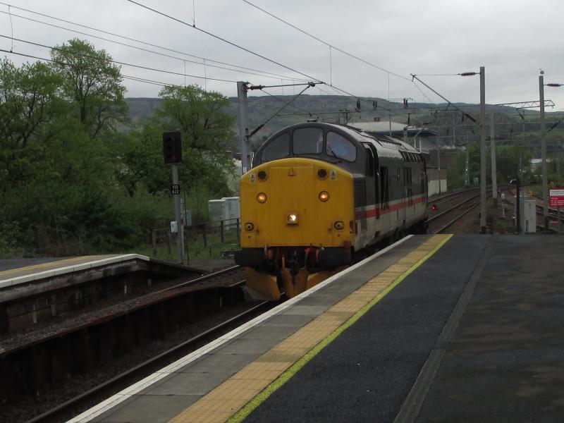 37518 at Dumbarton Central 1 May 2014: Ian Riley's Class 37 heads west through Dumbarton Central on a murky afternoon running one minute early. Photo of 37518 at Dumbarton Central 1 May 2014