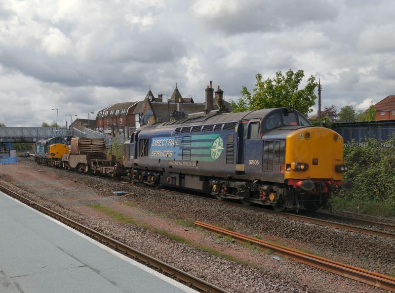 37605 & 602 pass Larbert with 6S99 For Georgemas Junction.: 37605 & 602 pass Larbert with 6S99 For Georgemas Junction. Photo of 37605 & 602 pass Larbert with 6S99 For Georgemas Junction.