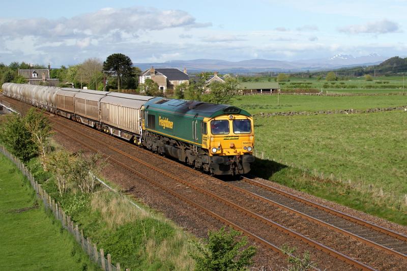 6A65 Oxwellmains - Aberdeen - 66615: Passing a sunny Forteviot Photo of 6A65 Oxwellmains - Aberdeen - 66615