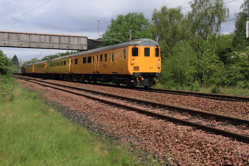 1Q13: Dbso leading 37419 on the 12.36 Craigentinny to Inverness passing through Brunstane on 10/05/2014. Photo of 1Q13