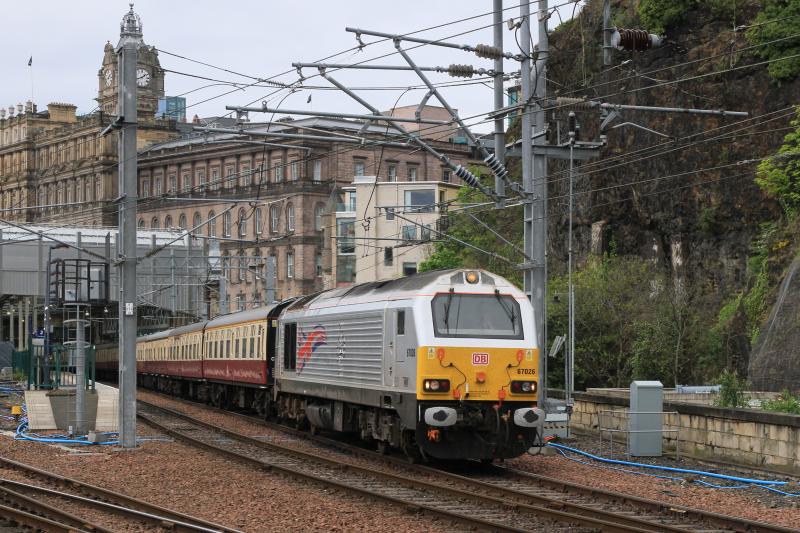 67026: 67026 on 1Z32 13.40 Edinburgh to London Kings Cross leaving Platform 1 Waverley on 12/05/2014 Photo of 67026