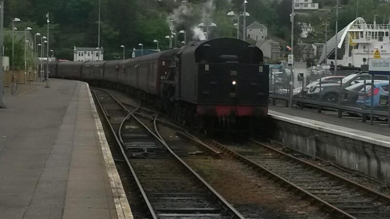 Oban Kettles : 45407 arriving into the down platform at Oban with 1Z71 Photo of Oban Kettles