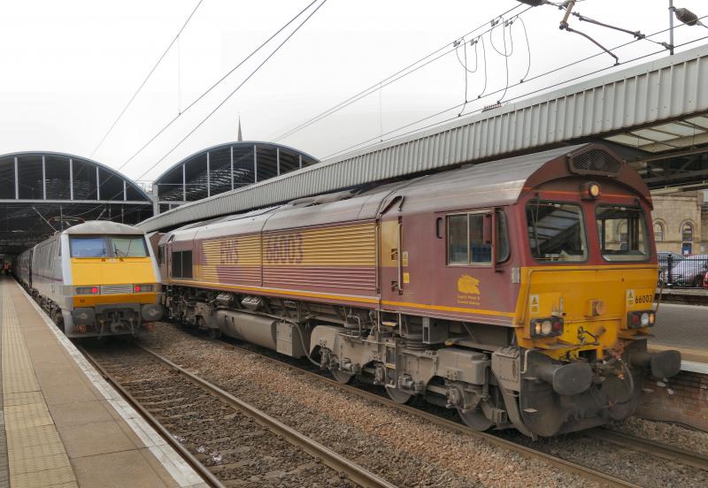 66003 passes 91112 with a Northbound Coal: 66003 passes 91112 with a Northbound Coal Photo of 66003 passes 91112 with a Northbound Coal