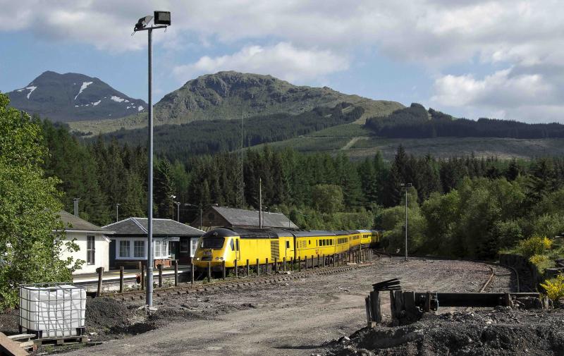 HST-NMT CRIANLARICH 30.MAY 2015 (1).jpg: AMIDST THE GRUNGE AND GRANDEUR THE OBAN BOUND HST-NMT ARRIVES AT CRIANLARICH Photo of HST-NMT CRIANLARICH 30.MAY 2015 (1).jpg