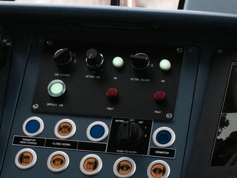 Air conditioning controls: Air conditioning controls on 271. Photo of Air conditioning controls