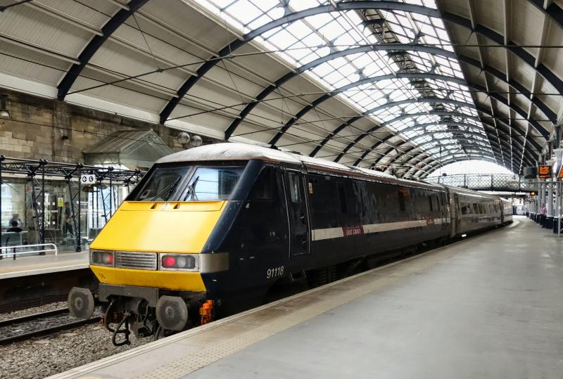 91118 Leaves Newcastle with 1E23 for Kings Cross.: 91118 Leaves Newcastle with 1E23 for Kings Cross. Photo of 91118 Leaves Newcastle with 1E23 for Kings Cross.