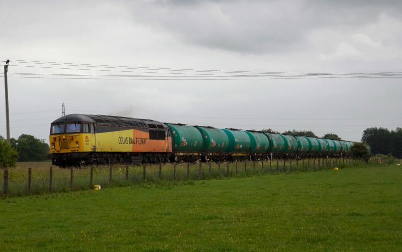 Photo of 56094 passes Broom Farm with 6N72 for Grangemouth.