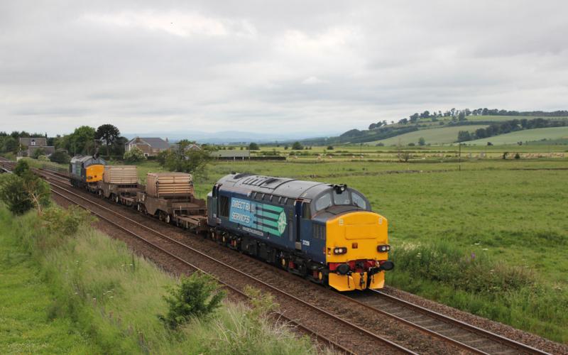 37259 & 610 pass Forteviot with 6S99 for Georgemas Jct: Photo of 37259 & 610 pass Forteviot with 6S99 for Georgemas Jct