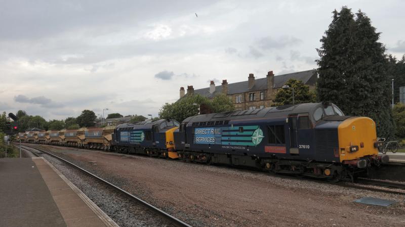 37610 & 259 pass Larbert with 6K41 Achnasheen - Millerhill Ballast.: 37610 & 259 pass Larbert with 6K41 Achnasheen - Millerhill Ballast. Photo of 37610 & 259 pass Larbert with 6K41 Achnasheen - Millerhill Ballast.
