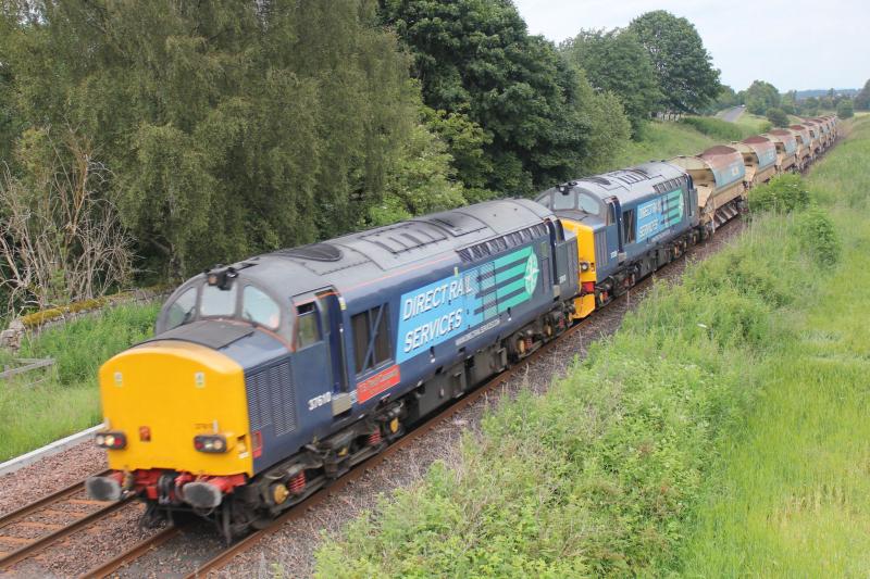 37610 & 259 through Luncarty with 6K41 for Millerhill: Passing Waulkmill bridge Luncarty Photo of 37610 & 259 through Luncarty with 6K41 for Millerhill