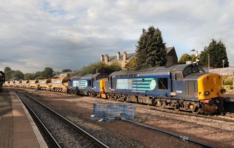 37602 & 259 pass Larbert with 6K16 for Millerhill.: 37602 & 259 pass Larbert with 6K16 for Millerhill. Photo of 37602 & 259 pass Larbert with 6K16 for Millerhill.