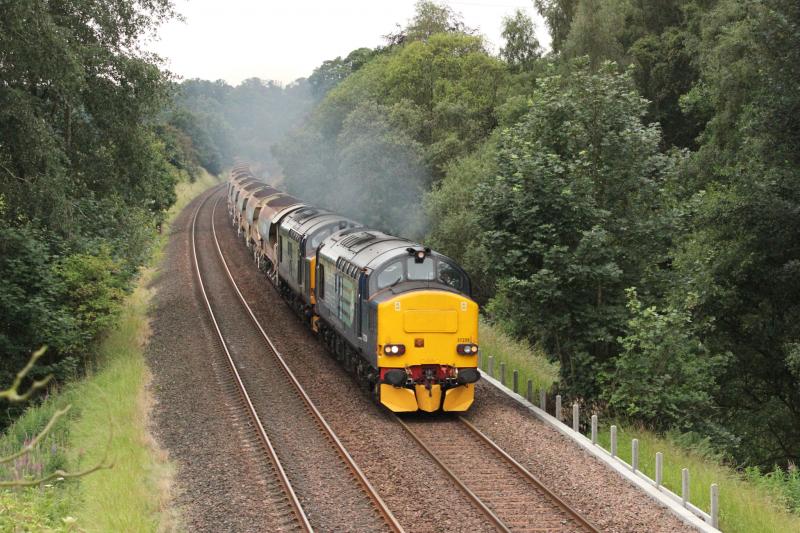 37259 37602 - 6K40 Millerhill - Ardgay: Through Luncarty (Waulkmill) with a toot and a wave Photo of 37259 37602 - 6K40 Millerhill - Ardgay