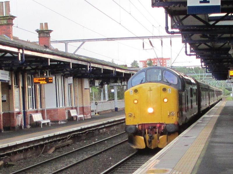 5Z46 Dumbarton Central 14 July 2014: Class 37 #37518 heading east through Dumbarton Central. Got a friendly Photo of 5Z46 Dumbarton Central 14 July 2014