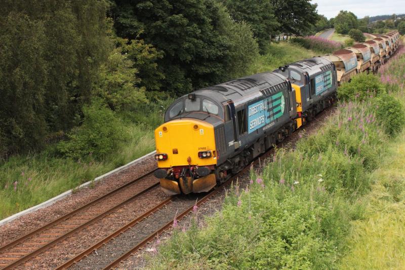 37602 & 37259 6K40 Lairg - Mossend - The Return: Luncarty (Waulkmill) with a toot and a wave. Photo of 37602 & 37259 6K40 Lairg - Mossend - The Return