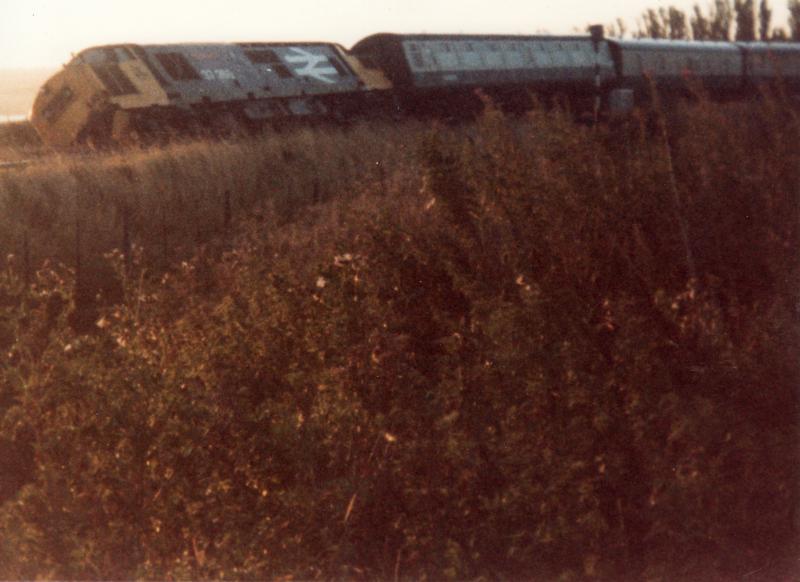 37260 - Dingwall - 14 September 1987: 37260 Radio Highland comes a cropper on the 2H85 1755 Inverness to Kyle of Lochalsh Photo of 37260 - Dingwall - 14 September 1987