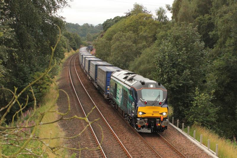 68005 with 4H47 from Mossend to Inverness: Waulkmill Bridge @ 0655 - could hear it working from well away. Photo of 68005 with 4H47 from Mossend to Inverness